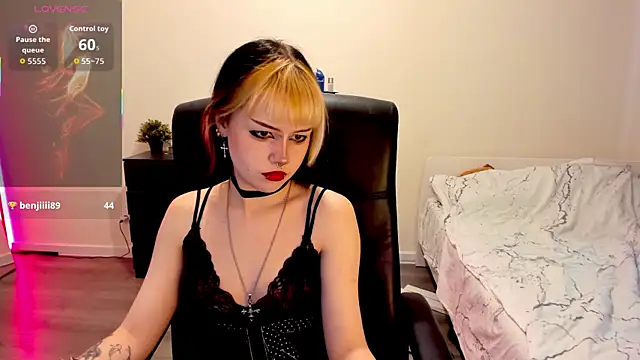 LiyaLuna online show from November 28, 2025, 12:05 pm