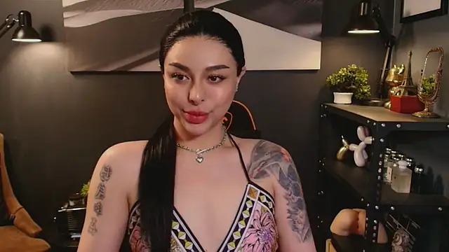 Snapshot of LUNACOCKSLAYER chatting on October 17, 2025, 2:48 am LUNACOCKSLAYER online show from October 17, 2025, 2:48 am