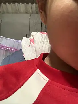 NhuFox online show from September 24, 2025, 1:28 pm