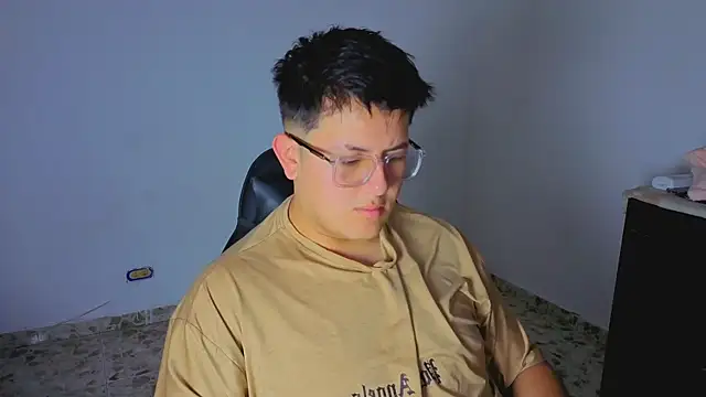 Snapshot of Ryan_Doretti chatting on October 13, 2025, 11:12 am Ryan Doretti online show from October 13, 2025, 11:12 am