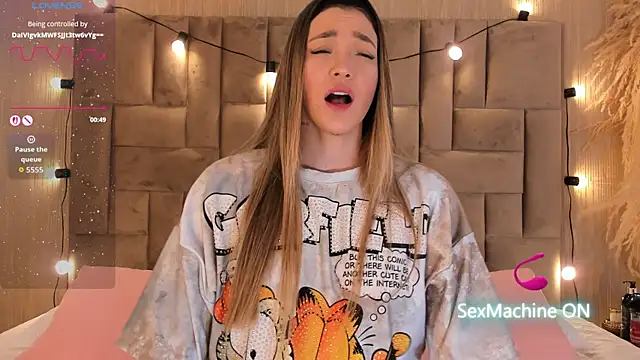 ClaradelMar online show from September 29, 2025, 11:38 am