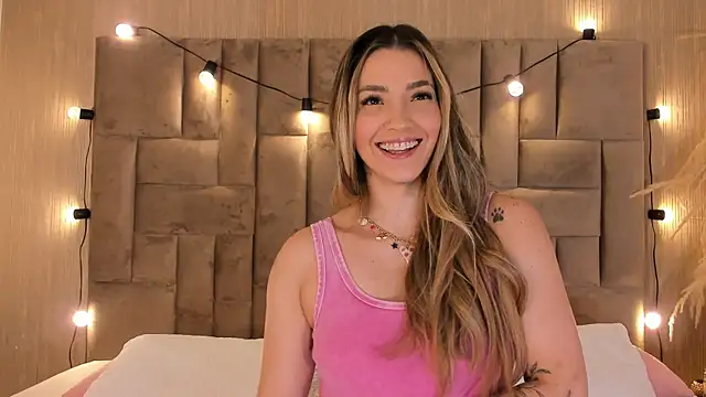 ClaradelMar online show from October 13, 2025, 11:34 am