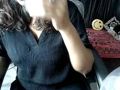 Snapshot of Anaconda-Mall chatting on October 3, 2025, 1:34 pm Anaconda-Mall online show from October 3, 2025, 1:34 pm