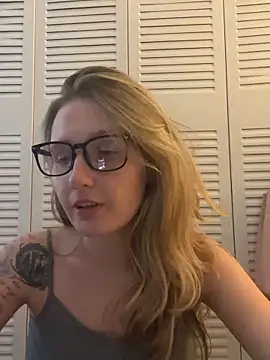 Snapshot of AutumnTides chatting on October 7, 2025, 8:43 pm AutumnTides online show from October 7, 2025, 8:43 pm