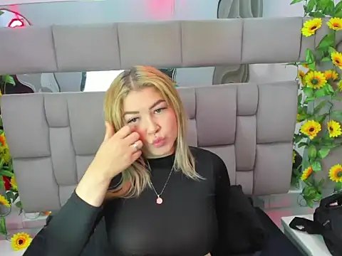 JuliettaRousse69 online show from April 13, 2026, 7:29 pm