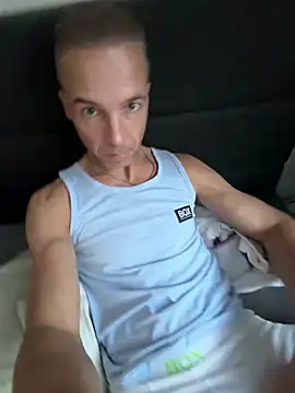 Snapshot of Dutchboy28nl chatting on July 29, 2026, 6:51 pm Dutchboy28nl online show from July 29, 2026, 6:51 pm