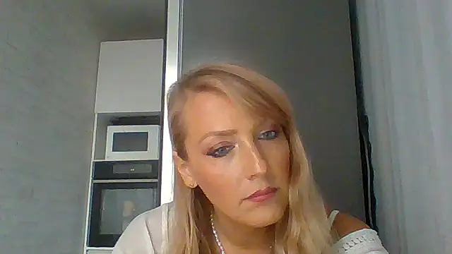 Vexxaa online show from October 18, 2025, 1:02 pm