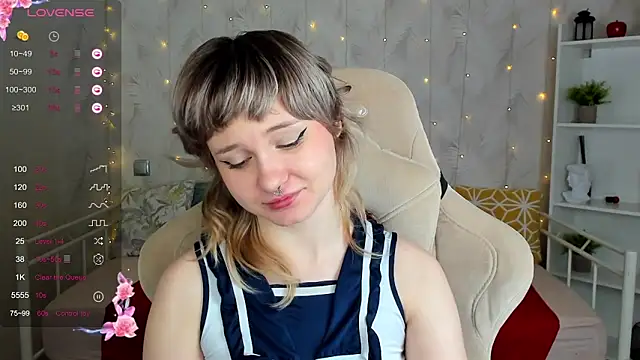 Snapshot of Tori_Cutie chatting on March 8, 2026, 2:04 am Tori Cutie online show from March 8, 2026, 2:04 am