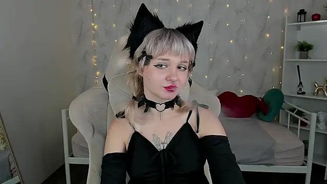 Snapshot of Tori_Cutie chatting on October 8, 2025, 2:46 am Tori Cutie online show from October 8, 2025, 2:46 am