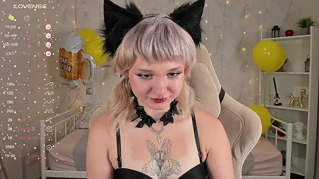 Snapshot of Tori_Cutie chatting on October 1, 2025, 12:06 am Tori Cutie online show from October 1, 2025, 12:06 am