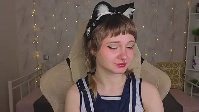 Snapshot of Tori_Cutie chatting on April 24, 2026, 12:12 am Tori Cutie online show from April 24, 2026, 12:12 am