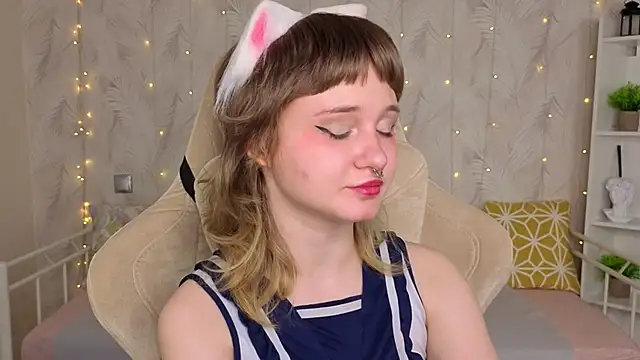 Snapshot of Tori_Cutie chatting on April 28, 2026, 2:27 am Tori Cutie online show from April 28, 2026, 2:27 am