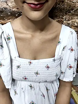 Snapshot of Indian-Aleena chatting on October 3, 2025, 6:42 pm Indian-Aleena online show from October 3, 2025, 6:42 pm