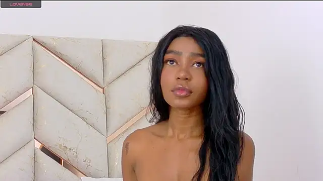 AlanaDoll online show from November 8, 2025, 4:43 pm