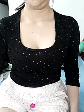 Snapshot of Linh_linh01 chatting on January 16, 2026, 3:05 pm Linh linh01 online show from January 16, 2026, 3:05 pm