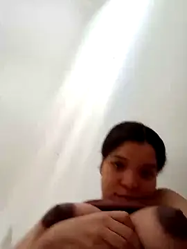 VictoriDior online show from November 8, 2025, 3:26 pm