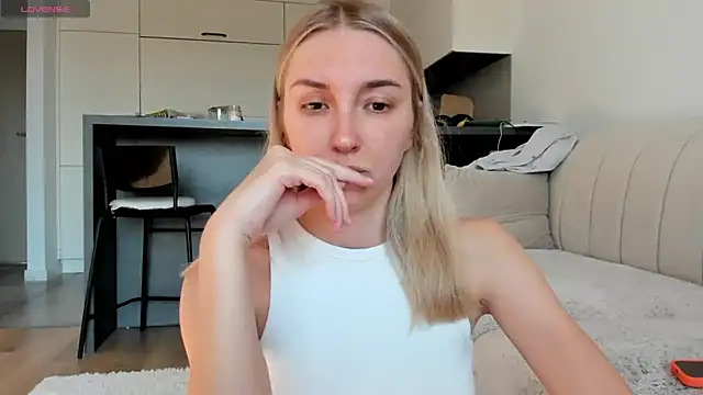 Sunny Rina  online show from May 21, 2026, 6:22 am