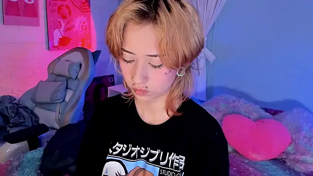 Snapshot of Hannahpage chatting on October 14, 2025, 11:44 am Hannahpage online show from October 14, 2025, 11:44 am