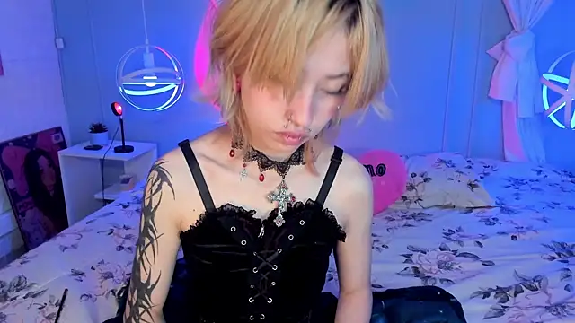 Snapshot of Hannahpage chatting on October 11, 2025, 2:40 pm Hannahpage online show from October 11, 2025, 2:40 pm