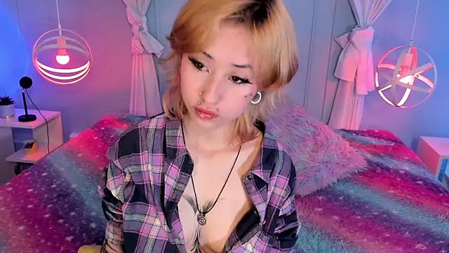 Snapshot of Hannahpage chatting on October 1, 2025, 11:58 am Hannahpage online show from October 1, 2025, 11:58 am