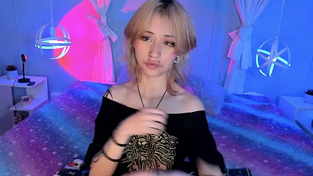 Snapshot of Hannahpage chatting on October 8, 2025, 11:45 am Hannahpage online show from October 8, 2025, 11:45 am