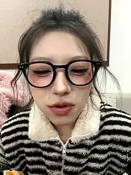 yuanyuanzi99 online show from January 7, 2026, 6:35 pm