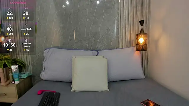 Lucia Guzman1 online show from October 11, 2025, 7:26 pm