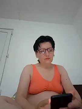 Vera Elle online show from May 19, 2026, 3:24 am
