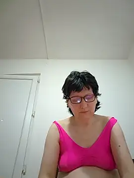 Vera Elle online show from May 28, 2026, 2:19 am