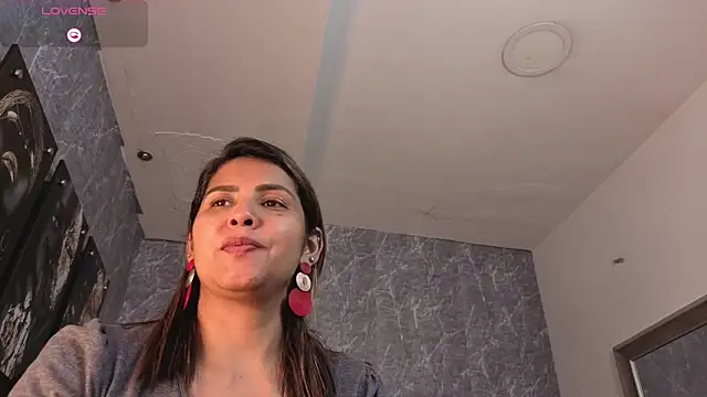 Snapshot of scarletbaker_ chatting on September 28, 2025, 10:00 am scarletbaker online show from September 28, 2025, 10:00 am