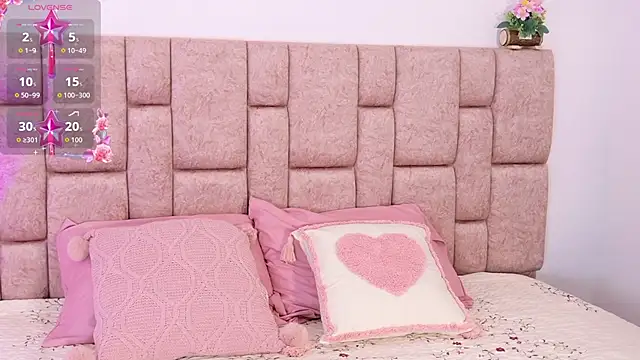 Snapshot of ScarlettLuxe chatting on September 13, 2025, 2:06 pm ScarlettLuxe online show from September 13, 2025, 2:06 pm