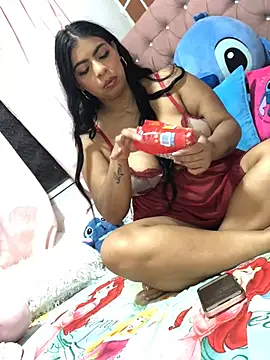 Snapshot of Rachellcooperrr chatting on January 14, 2026, 2:15 am Rachellcooperrr online show from January 14, 2026, 2:15 am