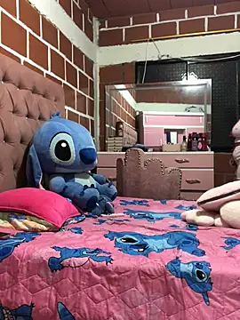 Rachellcooperrr online show from May 13, 2026, 2:29 am