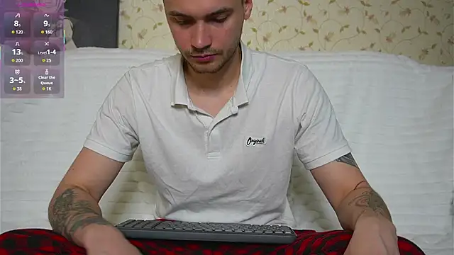 Snapshot of johnstoneisland chatting on April 29, 2026, 6:36 pm johnstoneisland online show from April 29, 2026, 6:36 pm
