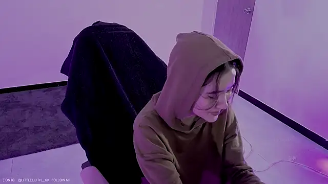 LilithCary online show from January 7, 2026, 9:42 pm