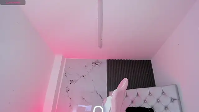 Snapshot of chloesagee chatting on February 4, 2026, 9:43 pm chloesagee online show from February 4, 2026, 9:43 pm