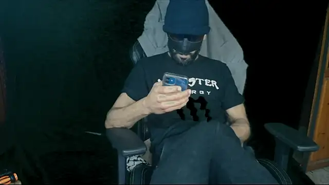 Snapshot of JUSTFORRICH chatting on April 1, 2026, 10:28 pm JUSTFORRICH online show from April 1, 2026, 10:28 pm