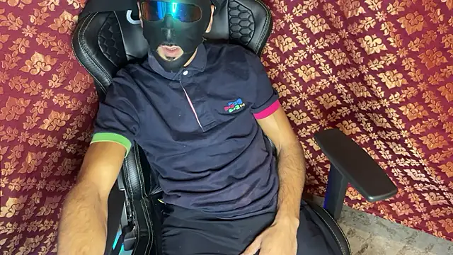 JUSTFORRICH online show from November 11, 2025, 8:58 pm