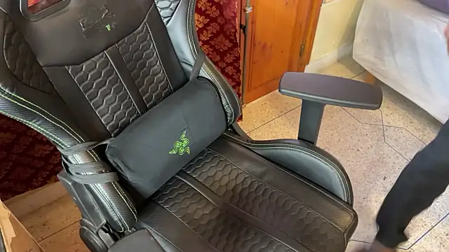 JUSTFORRICH online show from October 24, 2025, 2:27 pm