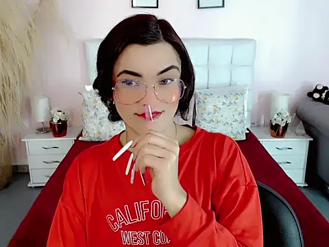 nathalialoes1 online show from November 10, 2025, 11:54 pm