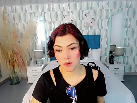 nathalialoes1 online show from November 13, 2025, 7:07 pm