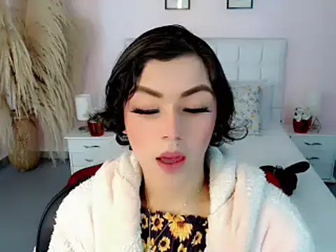 nathalialoes1 online show from October 14, 2025, 7:25 pm