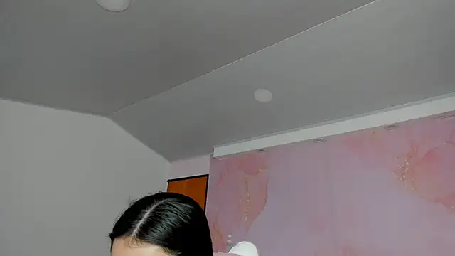 milk candy18 online show from September 28, 2025, 12:23 pm