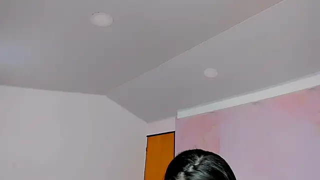 milk candy18 online show from October 9, 2025, 12:28 pm