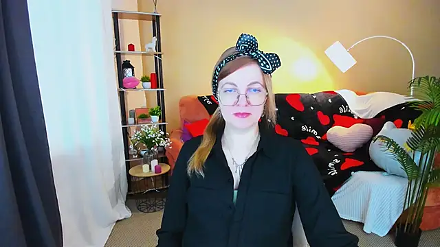 Snapshot of YourUniverser chatting on February 11, 2026, 9:31 am YourUniverser online show from February 11, 2026, 9:31 am