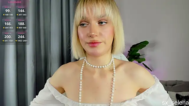Ice Strawberry online show from May 15, 2026, 2:09 am