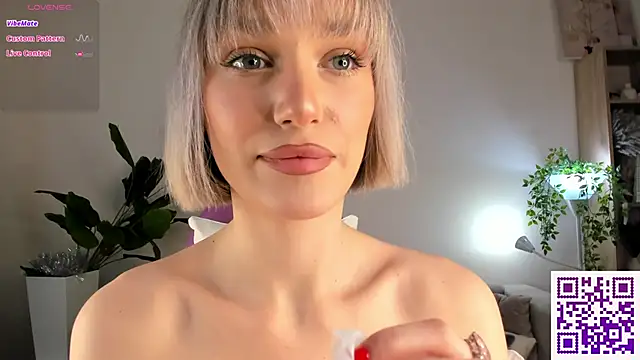 Ice Strawberry online show from January 12, 2026, 2:51 am