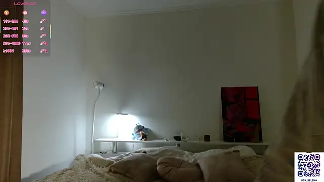 Ice Strawberry online show from February 8, 2026, 3:04 am