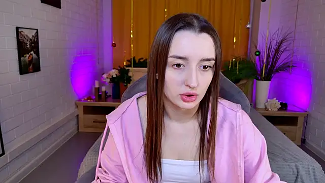 AliceLids online show from December 15, 2025, 1:17 pm