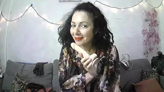 Snapshot of ValleriWind chatting on May 1, 2026, 10:37 pm ValleriWind online show from May 1, 2026, 10:37 pm